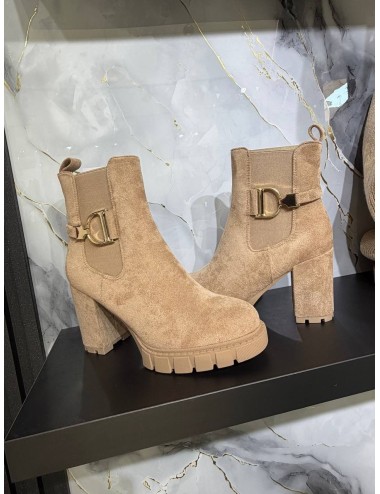 Stivaletto con tacco alto