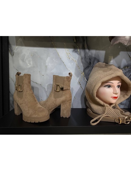 Stivaletto con tacco alto