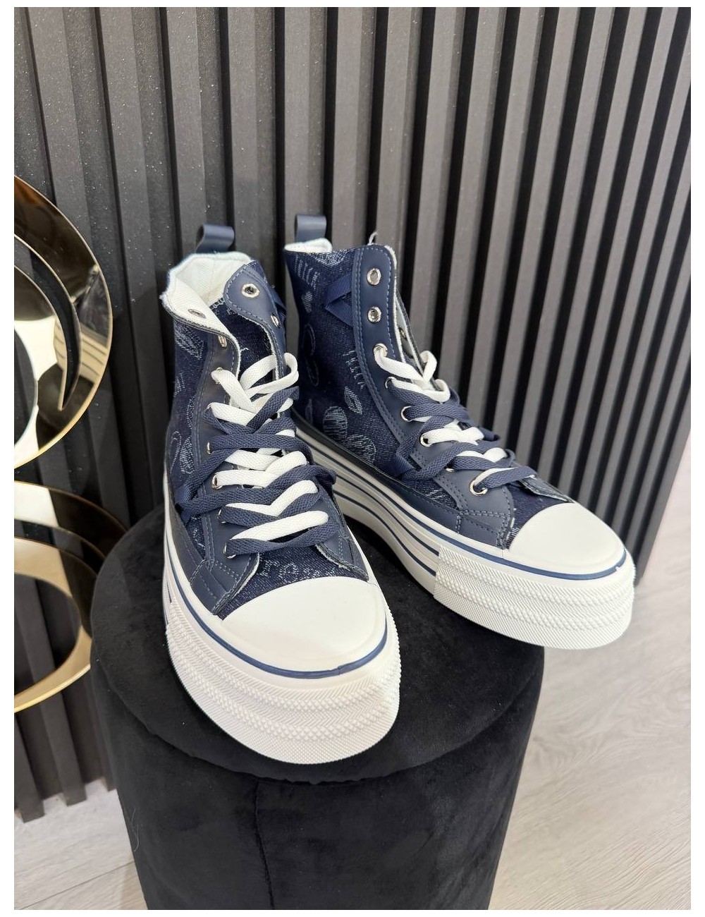 Sneakers jeans