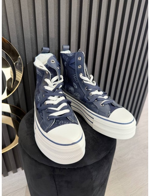 Sneakers jeans