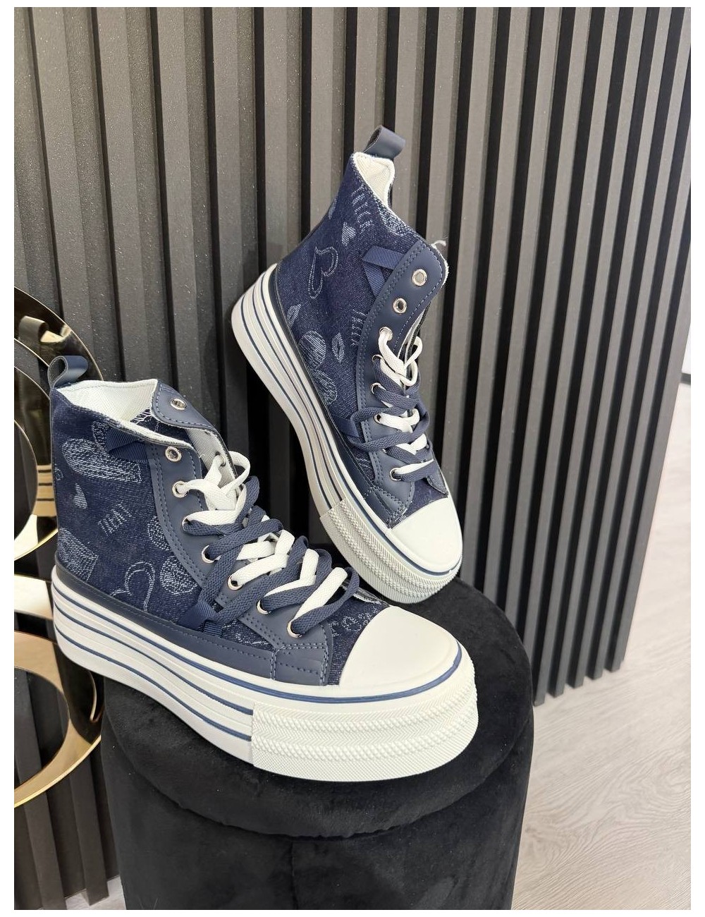 Sneakers jeans