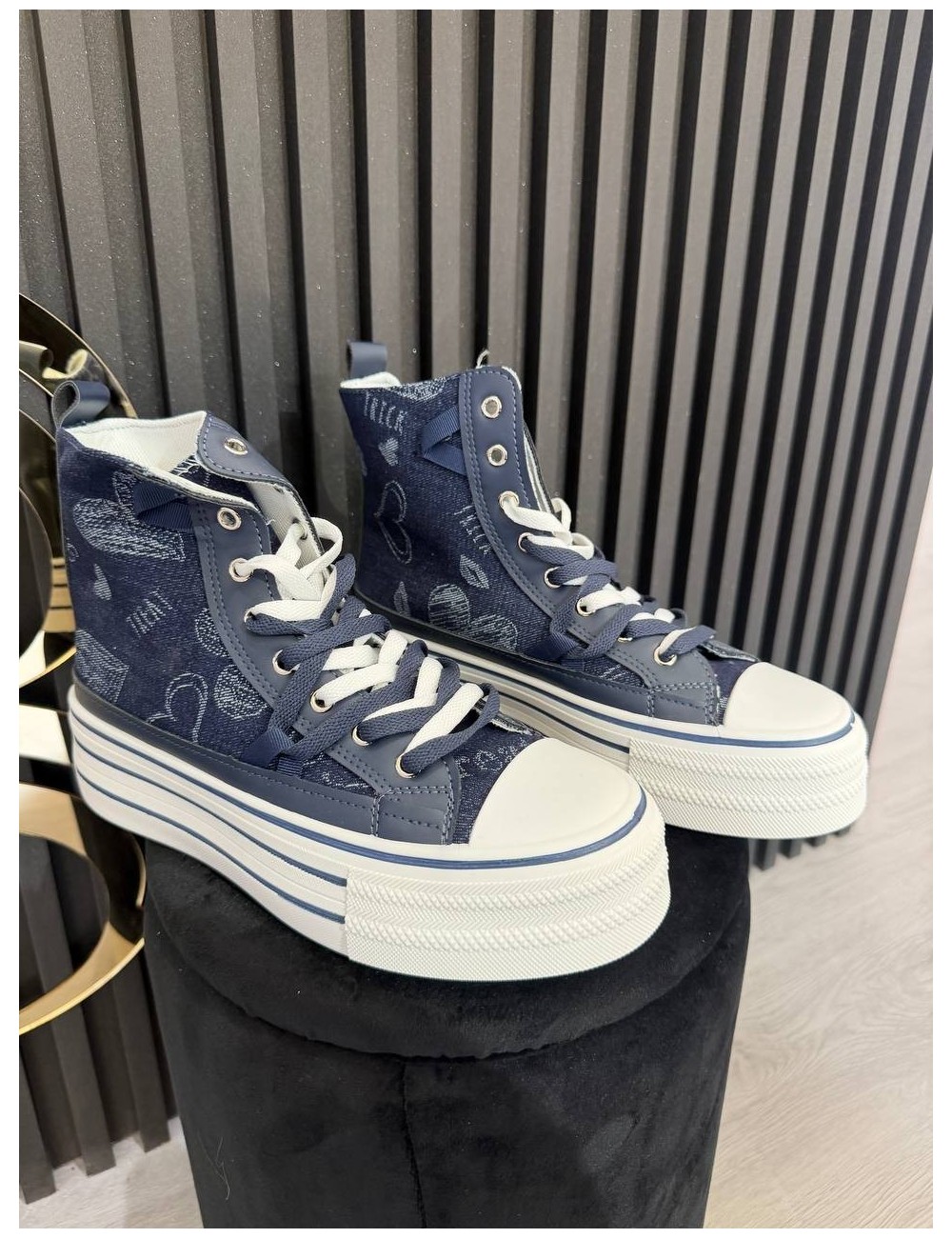 Sneakers jeans