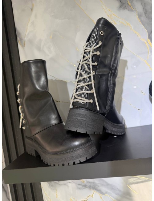 Stivale nero con strass